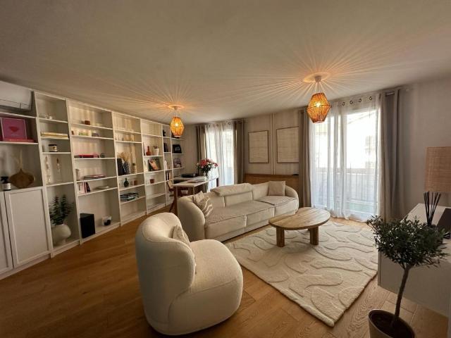 CENTRE VILLE T4 91.85m² PARKING/CAVE/BALCON