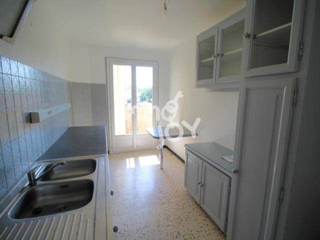 Centre ville T4 lumineux 74m2 2 balcons Parking privé