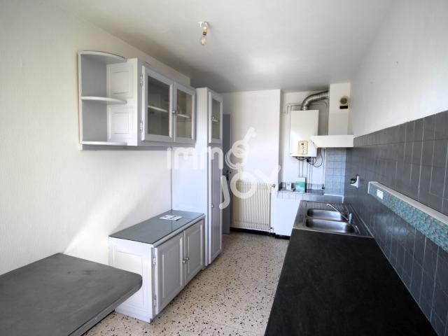 Centre ville T4 lumineux 74m2 2 balcons Parking privé couvert