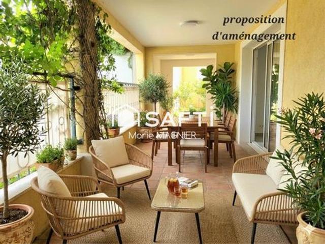 Centre ville, tout à pied bel Appartement T2 Cabine de 68m2 53m2 carrez avec grande terrasse couverte, place de parking en sous sol, et cave dans une résidence sécurisée LA CROIX VALMER