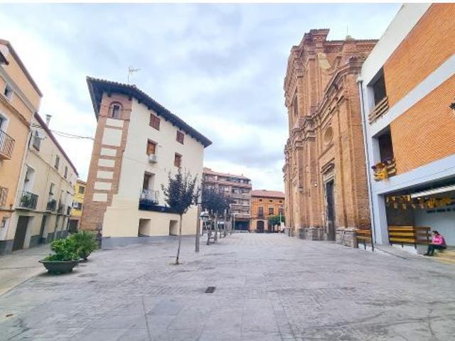 CÉNTRICA, 5 DORMITORIOS, 3 BAÑOS, PATIO JARDIN, ASCENSOR