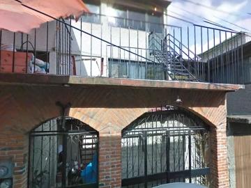¡Céntrica y Accesible! Venta de Casa en Campamento 2 de Octubre, cerca del METRO