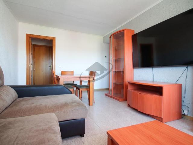 CÉNTRICA Y SOLEADA VIVIENDA CON ASCENSOR Y BALCÓN