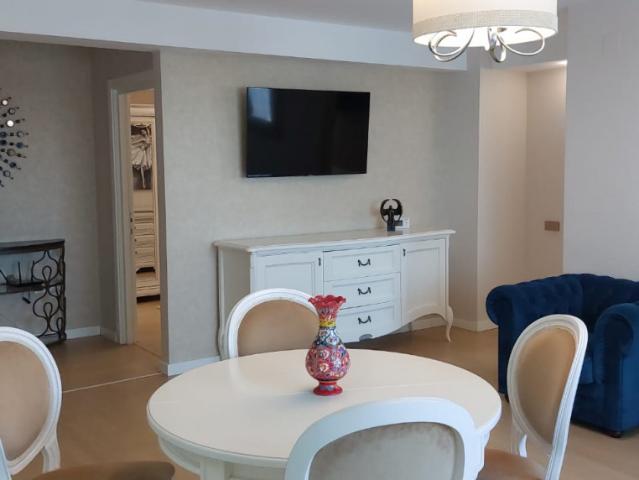 Centru, apartament 3 camere, 102 mp, loc de parcare propriu
