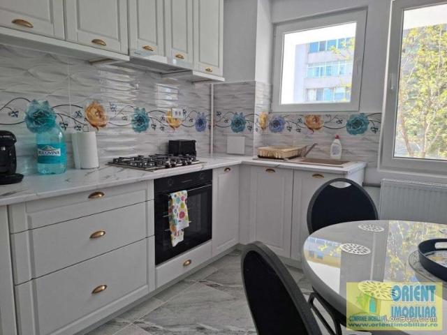 Centru, de inchiriat 3 camere, mobilat modern, gaze