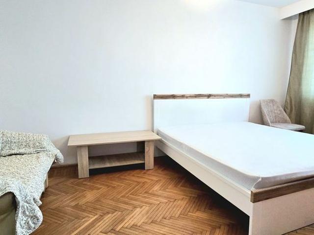 Centru Stefan cel Mare Ap 3 camere decomandat