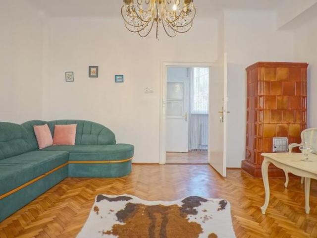 Centrul Istoric, apartament 3 camere in casa