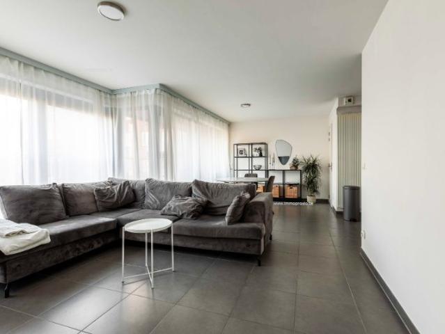 Centrum Izegem Zeer ruim recent 2 slaapkamerappartement