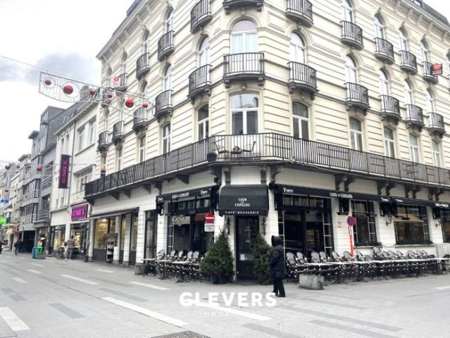 Centrum: stijlvol appartement met 2 slaapkamers lift