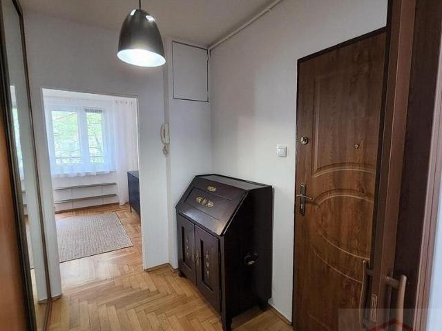 Centrum, 2 pokoje na parterze z dużym balkonem. 440042
