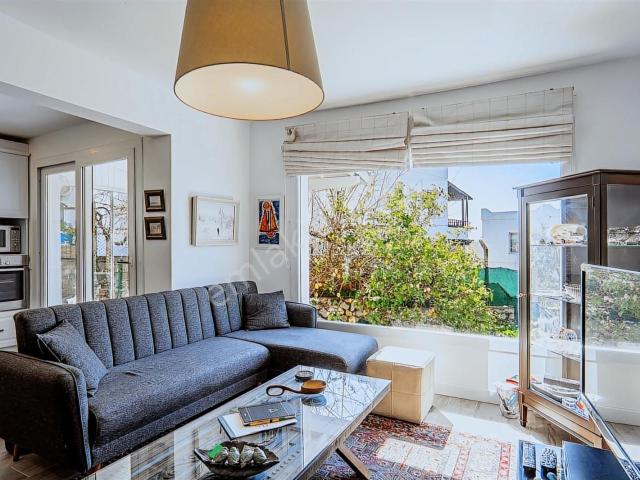 Century21 Den Fırsat. Kacmaz ! Gümüşlük'de Geniş Bahçeli Villa