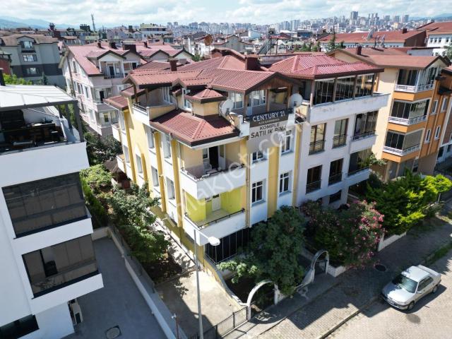 Century 21'den Akyazı Mah. Sahile Yakın Satılık Komple Bina !