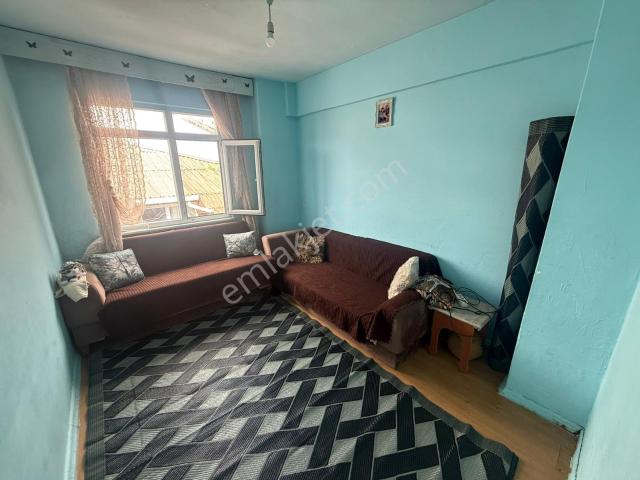 Cengiz Emlakdan 2+1 Çakmak Durağı Yakını Teras Kat Hisseli Daire