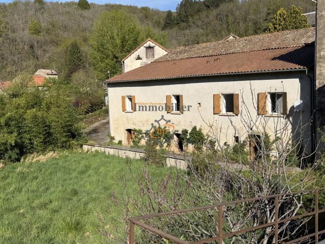 Cénomes, Maison de village avec terrain. 73m² Centrès