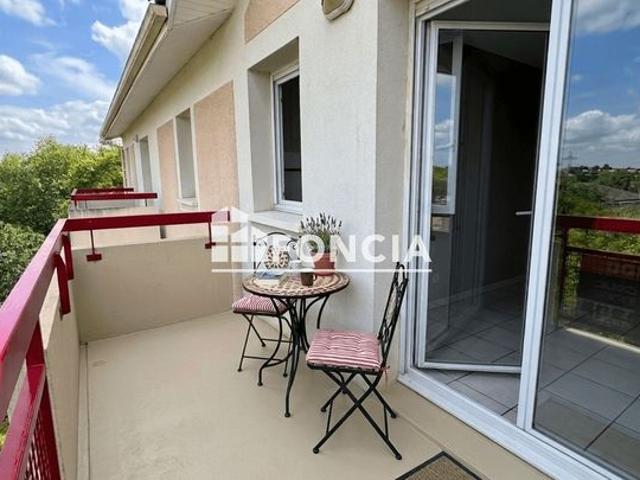 Cenon – T2 en dernier étage avec balcon, parking et belle luminosité