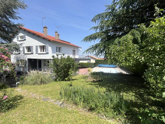 Cébazat Jolie Maison 255m2 comprenant deux appartements indé. 255m² Cébazat