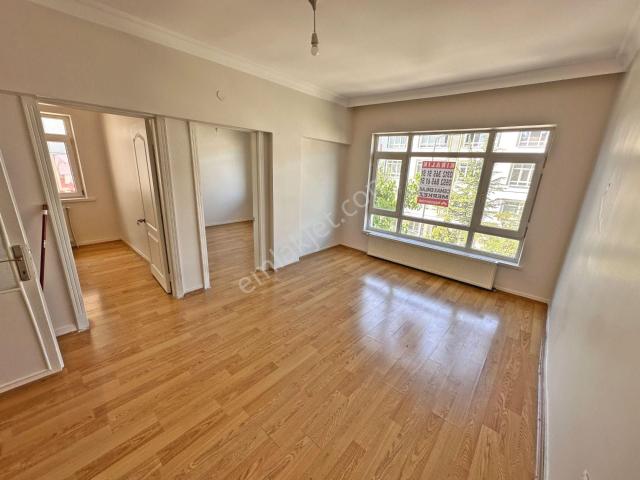 Cebeci Şehitlik Yakınında Ara Katta Ön Cephede 3+1 Kiralık Daire