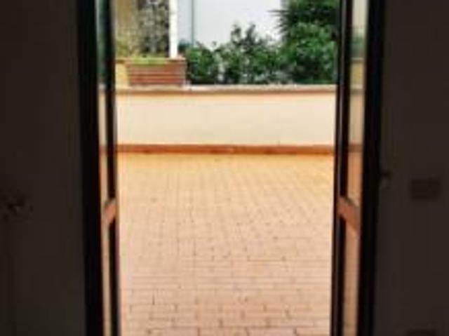 Cecina centro appartamento in doppio volume con grande terrazza