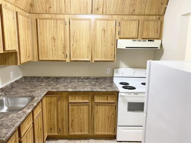 Cedar Manor 1 Bedroom Apartment for Rent at 3801 52 Ave, Lloydminster, AB T9V 1W2