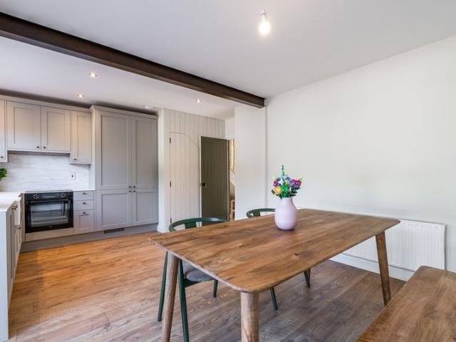 Cedarwood Close
