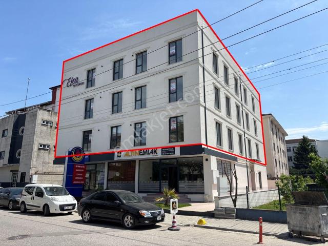 Cedidiye Mahallesi Efea Rezidans’ta 2+1 128 M² Eşyalı Kiralık Ara Kat Daire