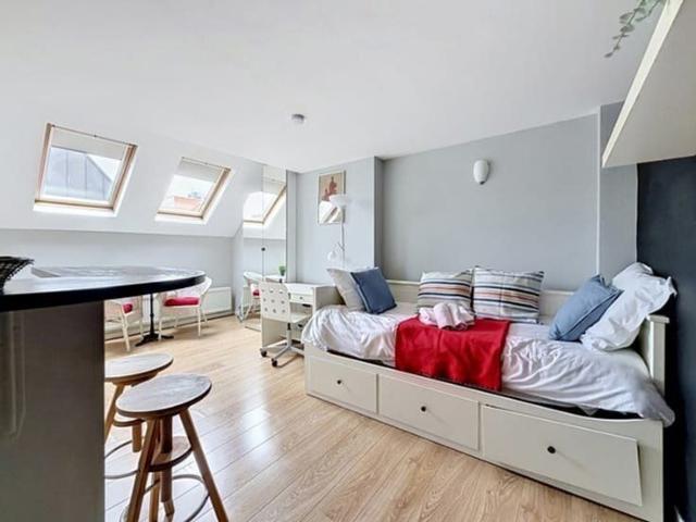 CEE AMBIORIX: Furnished apartment