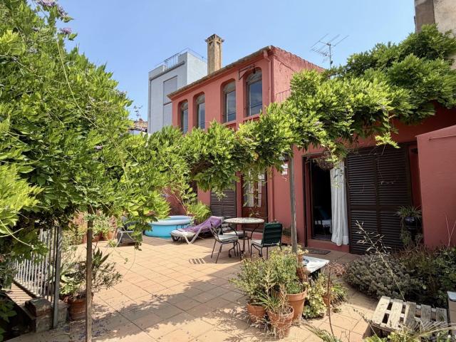 Ceigrup Torrent Api: Casa adosada con gran potencial en el c. 434m² Torroella de Montgrí