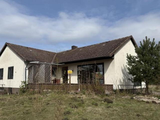 Celle Garßen: Großzügiger Bungalow im Rohbauzustand