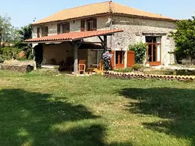 Cellefrouin 16260 Achat / Vente maison 9 pièces t9