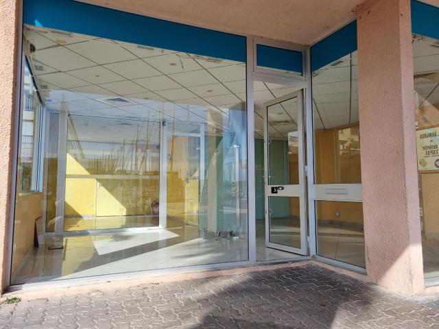 CELLULE COMMERCIALE AU COEUR DU PORT DE GRUISSAN 50 M2 JOLIE VUE PORT