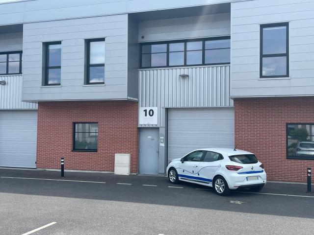 Cellule d'activité à vendre Saint Ouen l'Aumône Proche axes routiers