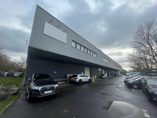 Cellule d'activité à vendre Saint Ouen l'Aumône Proche transports
