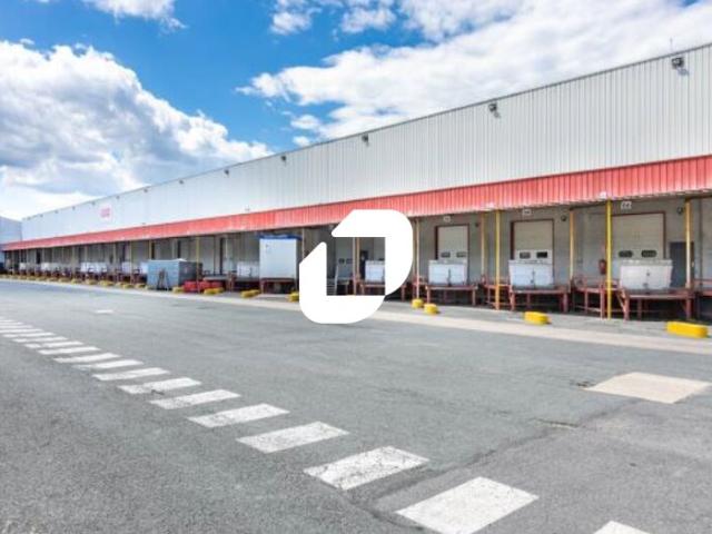Cellule logistique à louer Servon Accès N104 & RN