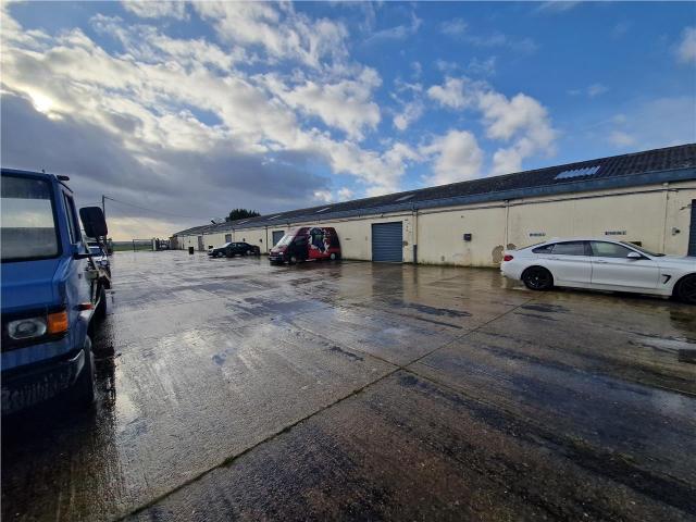 Cellules d'activité à vendre Hérouville en Vexin 1500 m²
