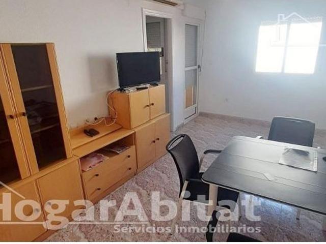 ¡CERCA DEL MAR Y DEL AYUNTAMIENTO! SEMINUEVO CON TERRAZA, ASCENSOR Y BALCÓN