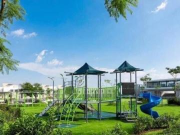 Cerca punto sur magnífica casa en coto con parque y casa club. Seguridad