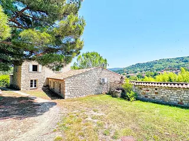 Céreste 04280 Achat / Vente maison 6 pièces t6 au dernier étage piscine