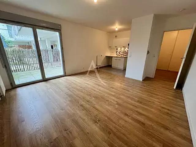 Cergy 95800 Location appartement 1 pièce t1 terrasse parking