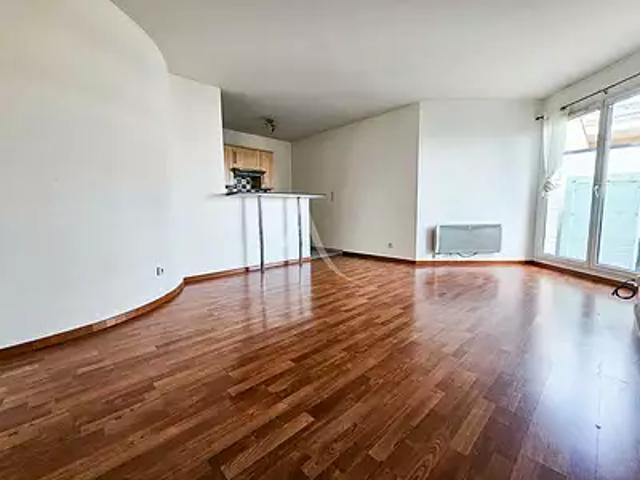 Cergy 95800 Location appartement 2 pièces t2 au dernier étage parking