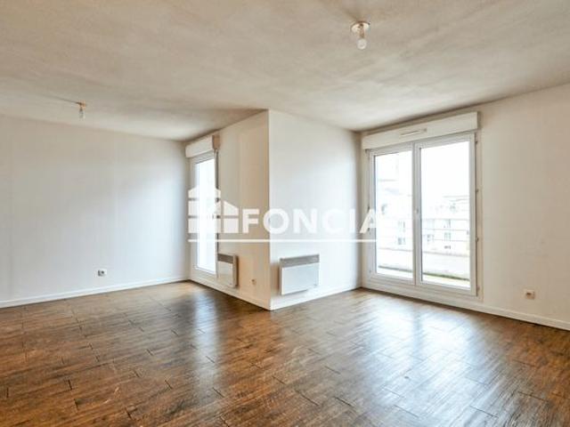 CERGY LE HAUT, A 2 Mn DU RER A, F4, DERNIER ETAGE, AVEC TERRASSE, PARKING SOUS SOL, OPTION POSSIBLE SUR UN GARAGE EN SOUS SOL