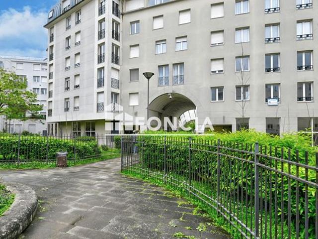 Cergy le haut, place des trois gares, beau studio 37 m2 avec parking sous sol
