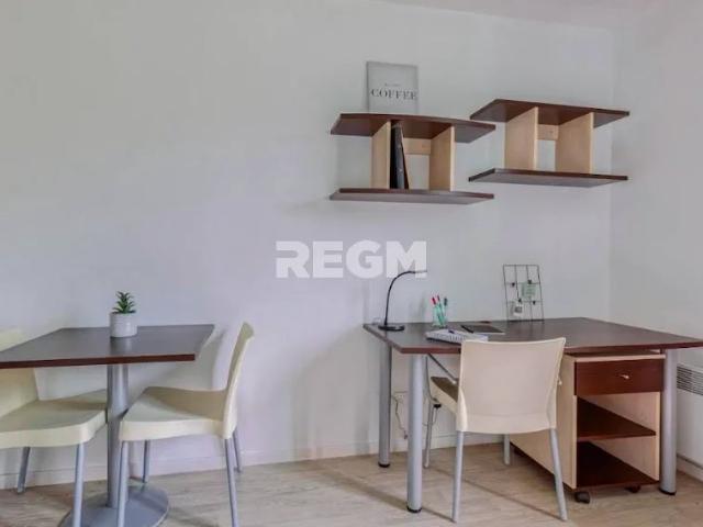 Cergy Studio meublé de 19 m2 | Vendu loué sous bail commer