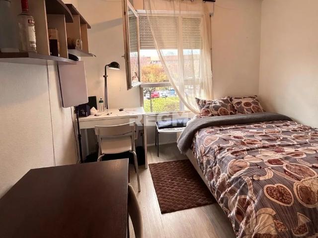 Cergy Studio meublé de 19 m2 | Vendu loué sous bail commer
