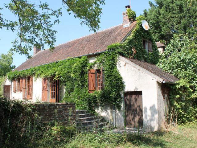 Cérilly Maison spacieuse avec piscine chauffée sur 2699m2