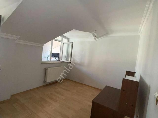 Cerrahpaşa Emlaktan Mustafa Kemalpaşa Mahallesi’nde 2+1 Teraslı Kiralık Daire