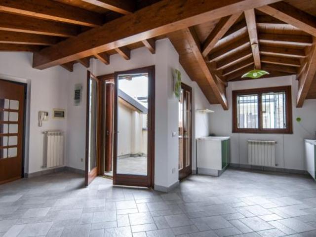 Cesano Maderno 3 locali doppi servizi arredato con terrazzo