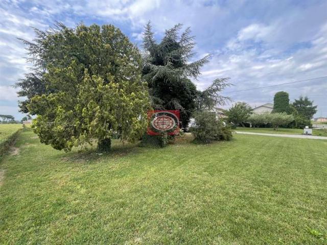 CESENA lato mare CASA SINGOLA divisibile in 2 appartamenti, con ampi servizi e garage GIARDINO PRIVATO
