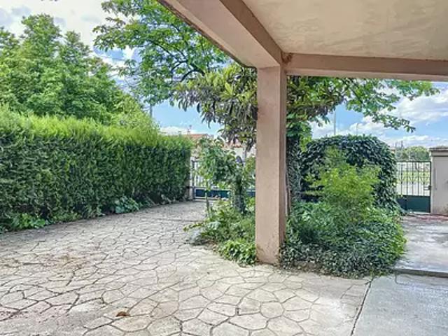 Cessenon sur Orb 34460 Location appartement 4 pièces t4 au dernier étage terrasse