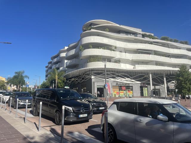 CESSION DE BAIL 40M2 MANDELIEU 110000€