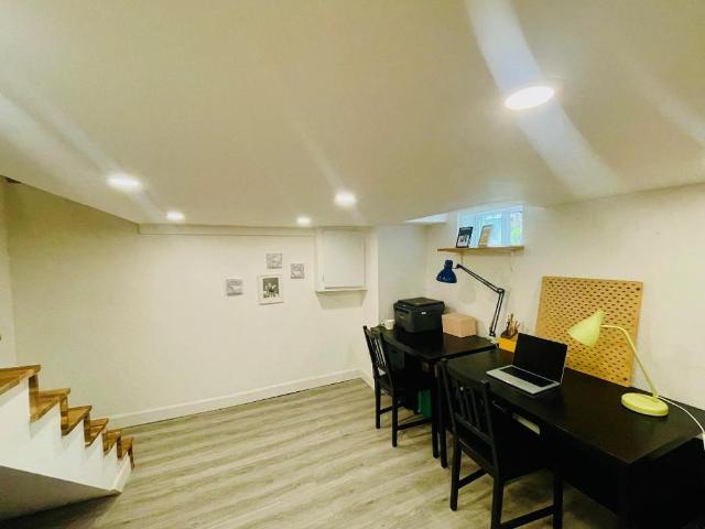 CESSION DE BAIL – SPACIEUX 7½ AVEC COUR PRIVÉE – VIEUX ROSEMONT
